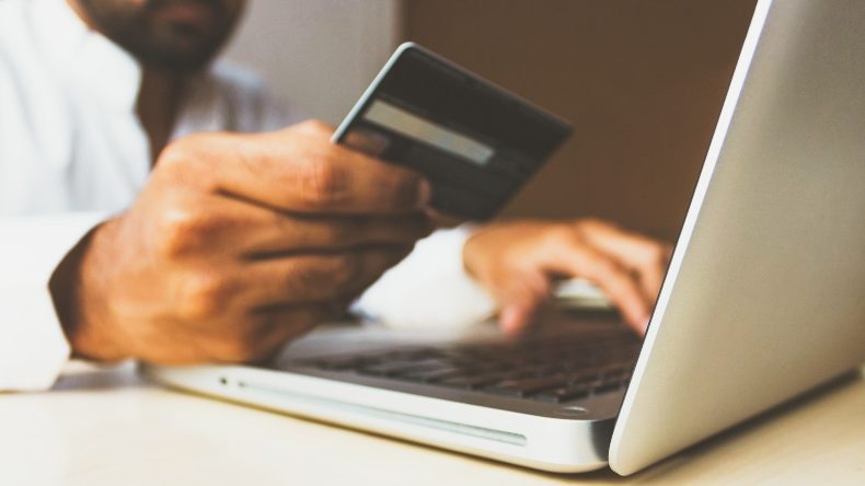 laptop-ecommerce-online-shopping