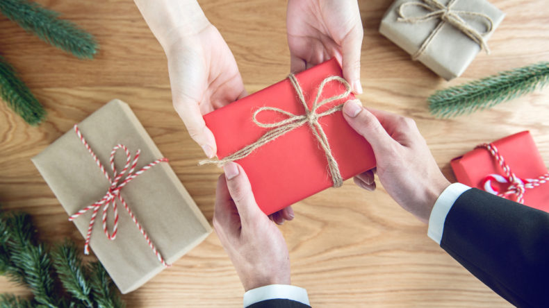 Holiday Gifts Employees will Love for 2022